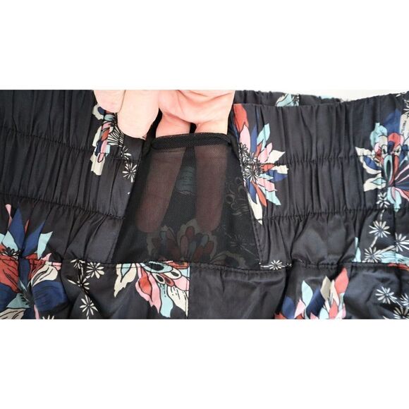 FP Movement OB1223545 Women's Sz M Black Floral The Way Home Printed Shorts - Picture 7 of 10